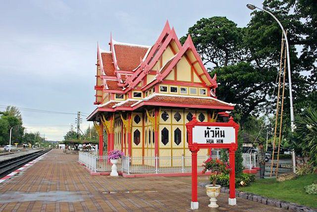 Hua Hin Railway Station - das schönste Bahnhofsgebäude in Thailand