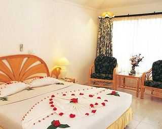 Hochzeit Honeymoon Bett Paradise Island Resort