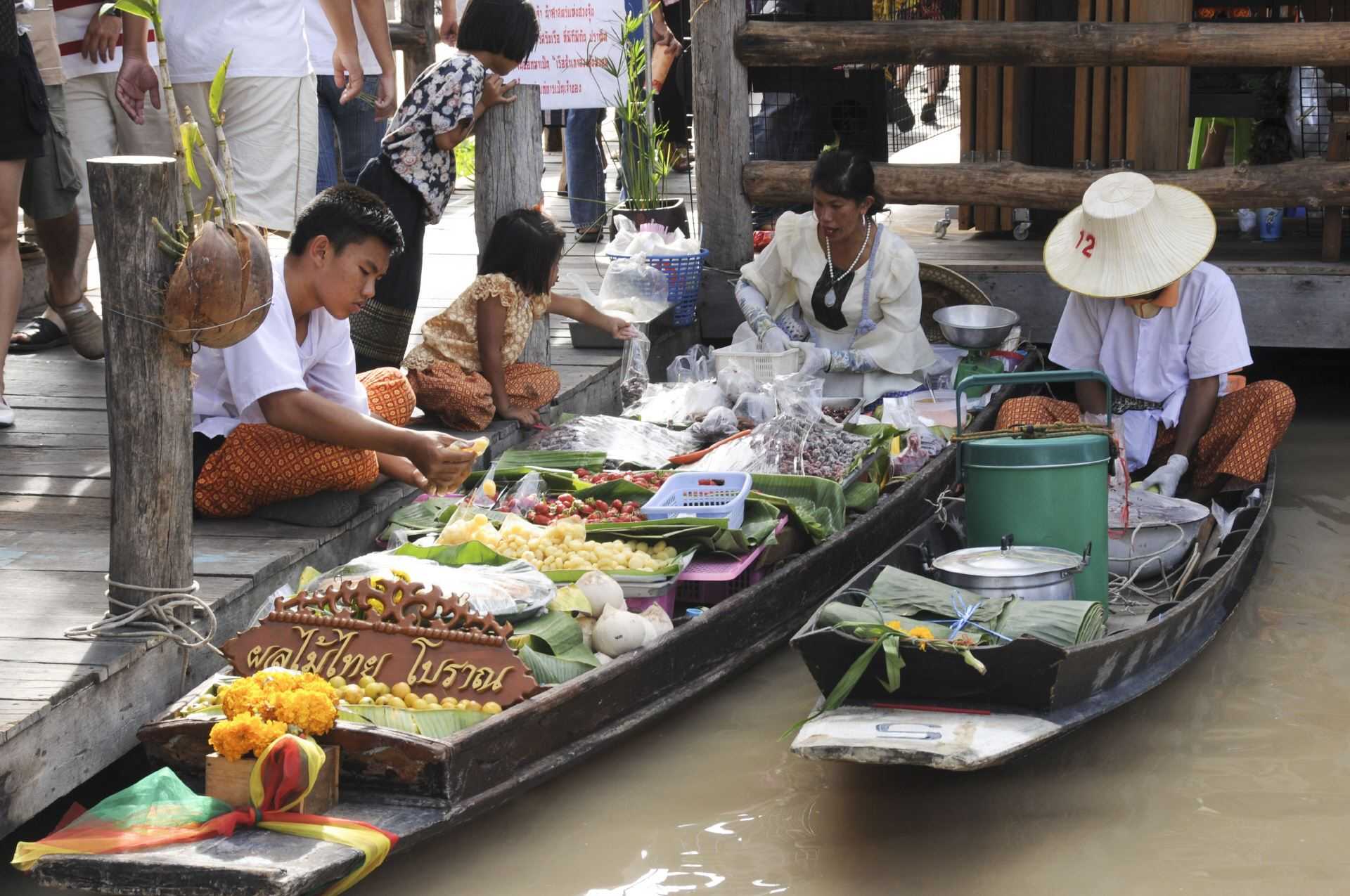 Chon Buri Floating Market