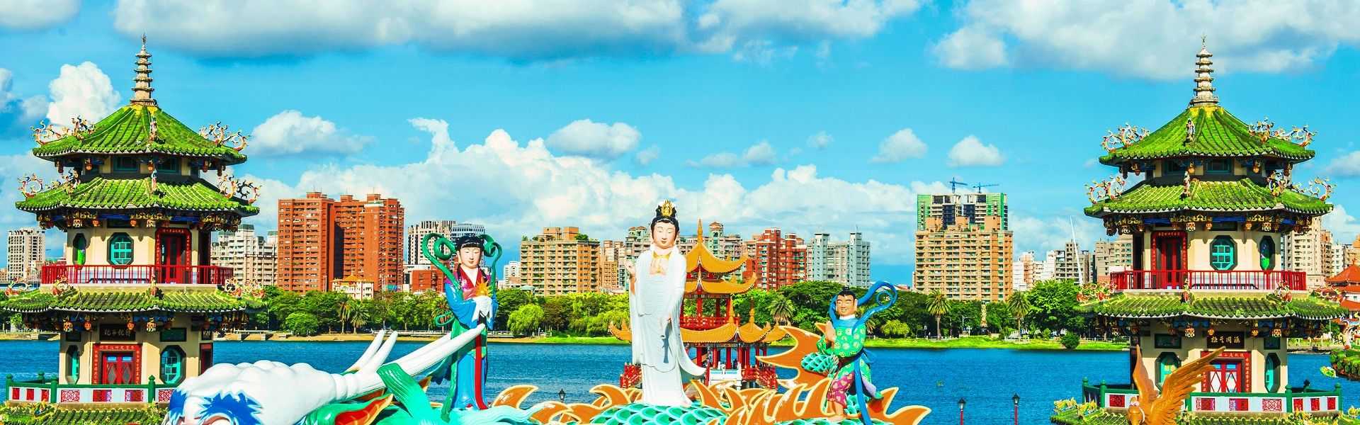 Lotussee mit Drachen- und Tigerpagode in Kaohsiung, Taiwan