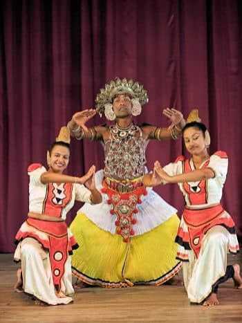 sri-lanka-kombireise-ziel-kandy-taenzer-350x476