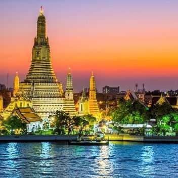 Wat Arun Tempel bei Sonnenuntergang in Bangkok